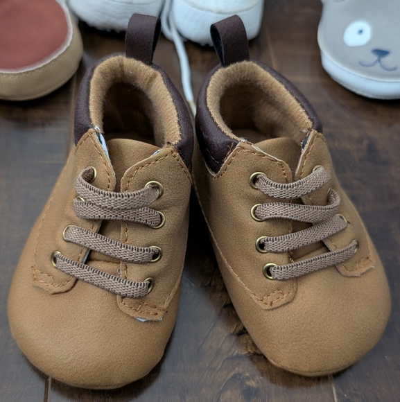 Bundle of 4 pairs of baby shoes - Picture 2 of 14